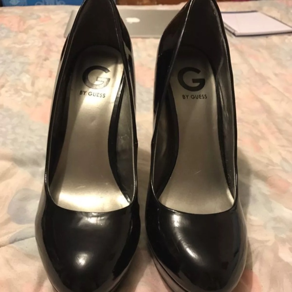 G by Guess pumps